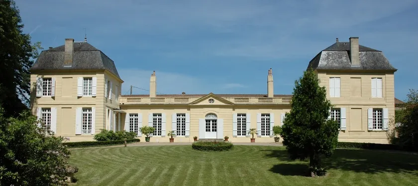 Private wing within the Loupiac-Gaudiet castle - Image 1