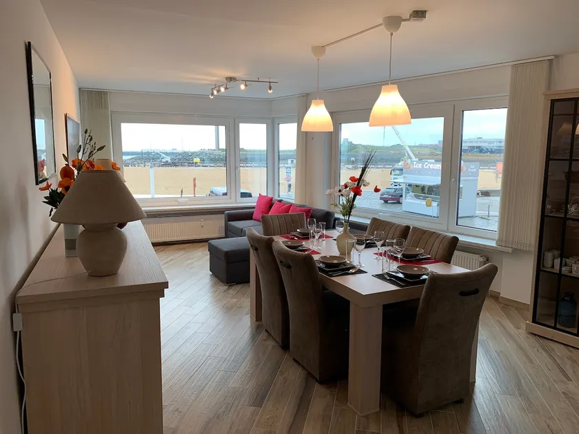 Large luxury apartment 90m2 with sea views! - Image 1