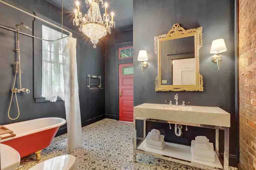 Elegant Renovated House With Relaxing Courtyard - Near FQ - Image 1
