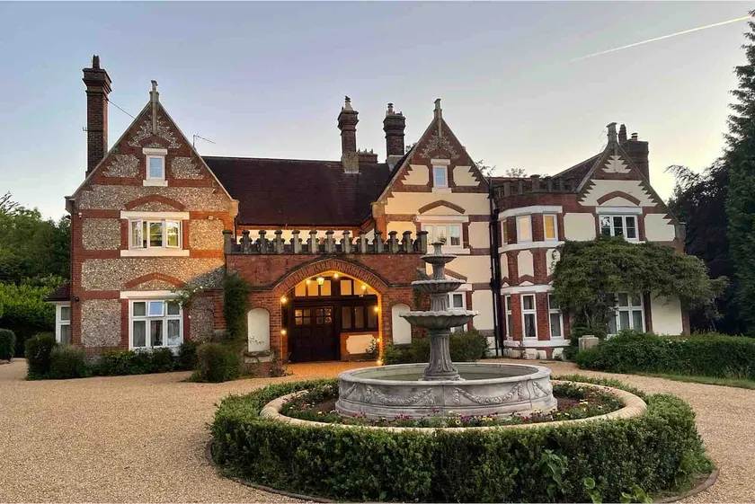 Luxury Surrey Hills Manor | Sleeps 16+ | Exclusive - Image 1