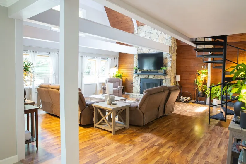 A-Frame Arbor One Block From The Beach-Four Beds and Four Bathrooms! - Image 1