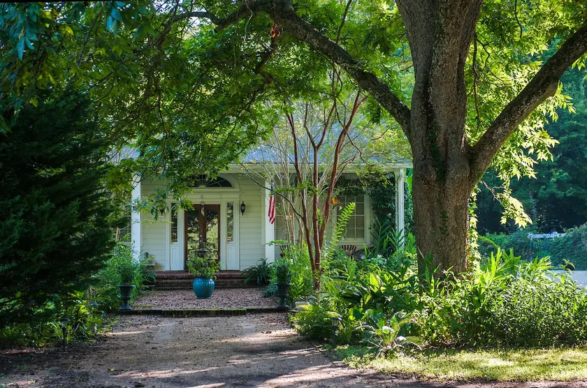 Southern-style home, just a short walk to downtown - Image 1