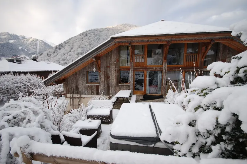 Large and tasteful Alpen Chalet at the foot of the skiing area Les Portes du Soleil - Image 1
