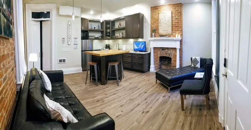 Cozy 1BR, Heart of Entertainment Center -Unit A - Image 1