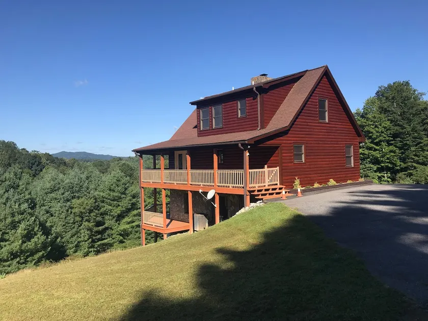 Mountain Getaway Chalet - Image 1
