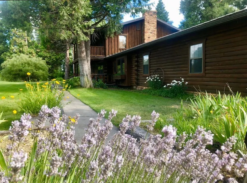 Headwaters Lodge of Mount Shasta - Image 1