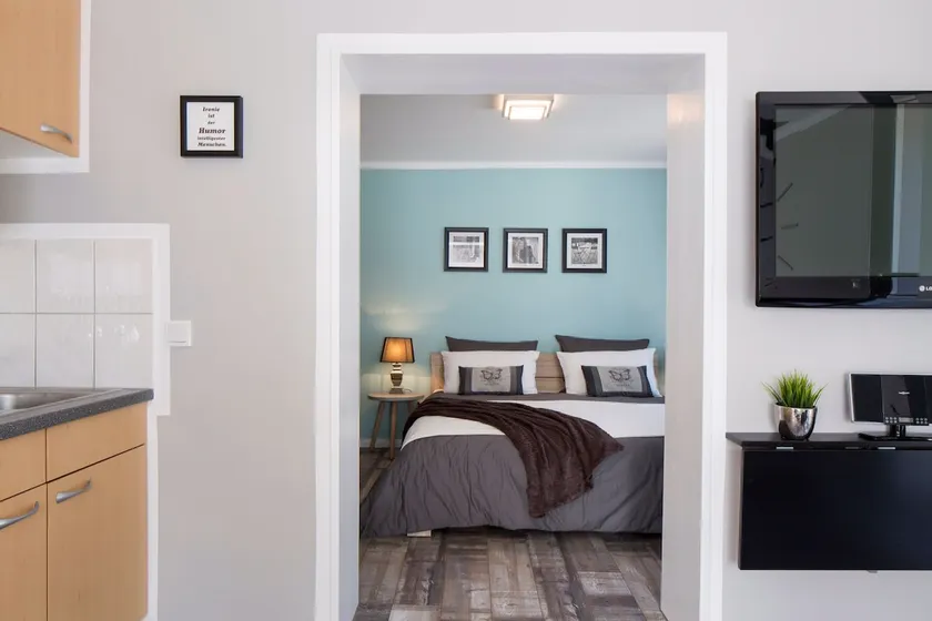 Modern clean temporary living! - Image 1