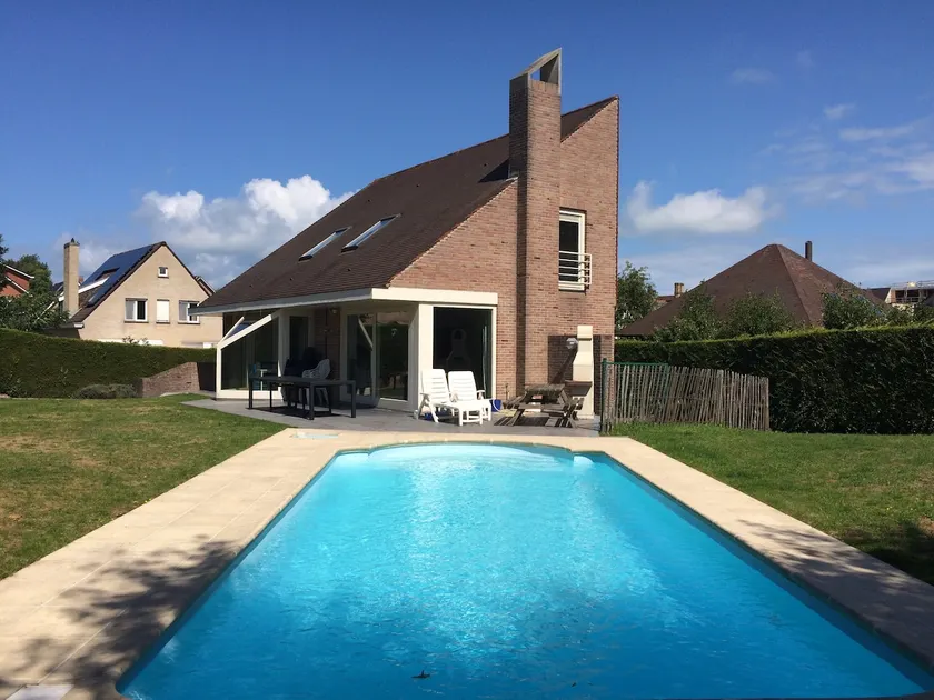 Villa with private swimming pool close to the sea - Image 1