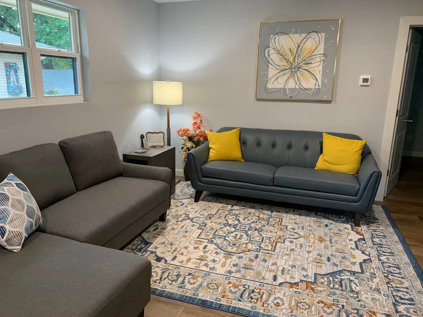 Centerpoint Guesthouse - Image 1