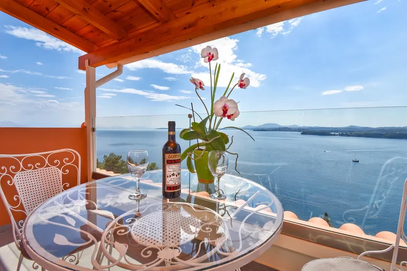 Le Grand Balcon Luxury Apartment - Image 1