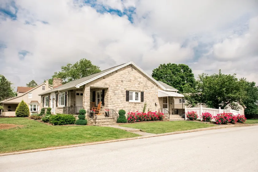 Beautiful Centrally Located Cottage in Intercourse - Image 1