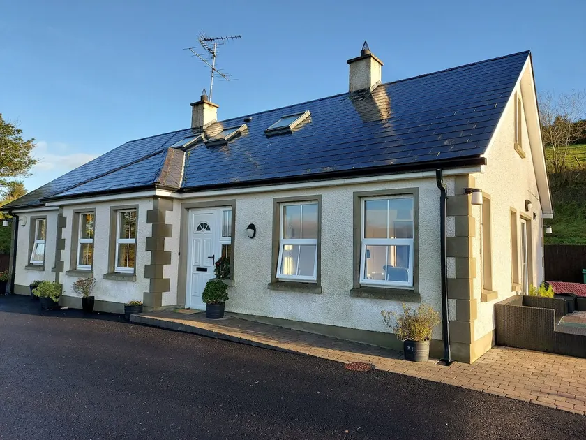 Quiet cottage, plenty of space and stunning views - Image 1