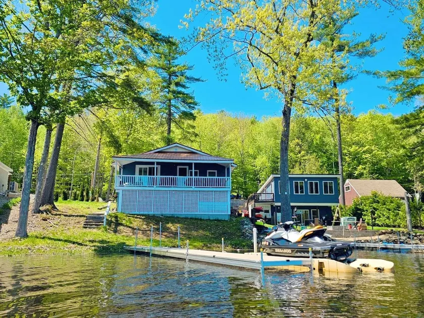 Cozy Lakefront 3 Bedroom 2 bath home on Sand Pond - Image 1