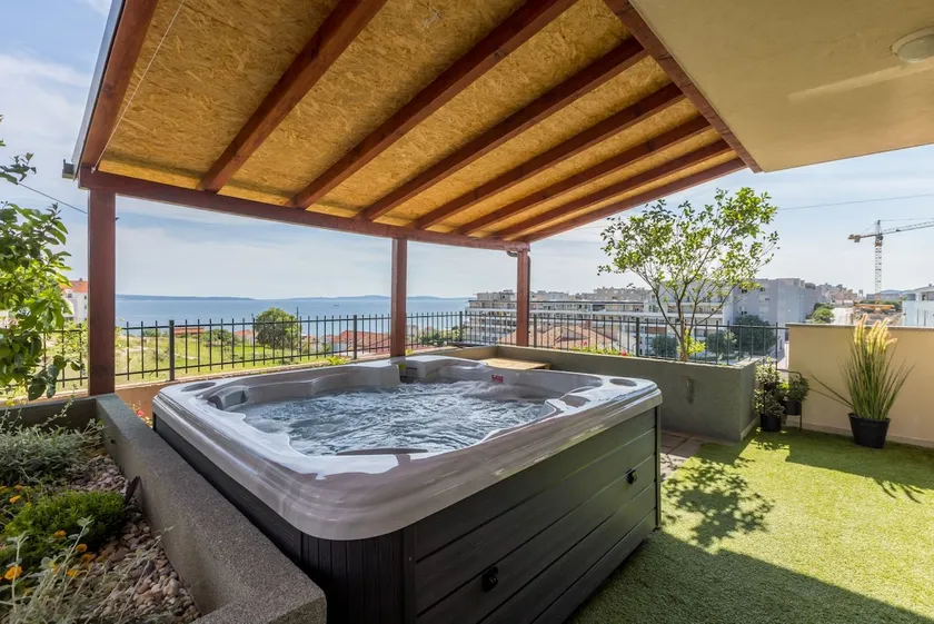 Jacuzzi, Sea View & Garden | Free Parking | Split - Image 1