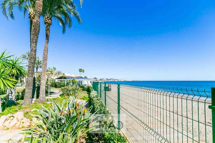 Apartment just 30 meters from the sea and beach - Image 1