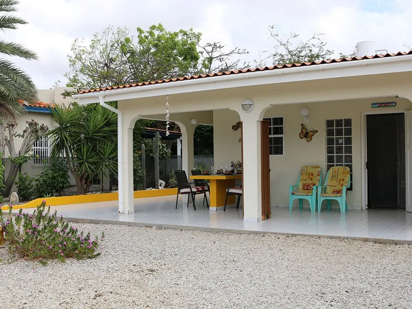 Cozy fully equipped house with private garden. - Image 1