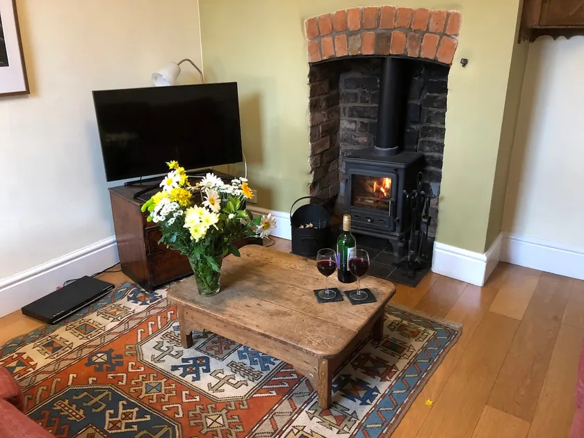 Cosy, quiet two bedroomed cottage in the centre of Hay on Wye. - Image 1
