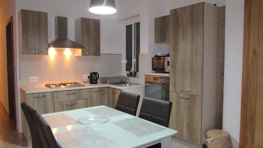 Carina Court Apartment - Image 1