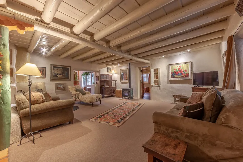 Charming Home of Taos Artist BEST Location! 5 Star - Image 1