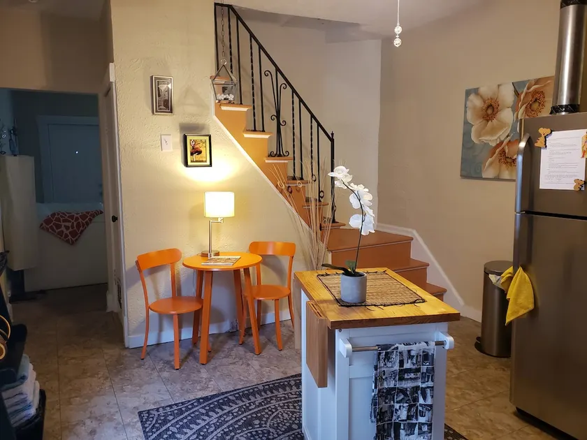 Quaint 1920s Townhouse - Image 1