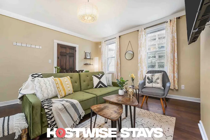 Pet Friendly + Great Location + Steps to AGH - Image 1