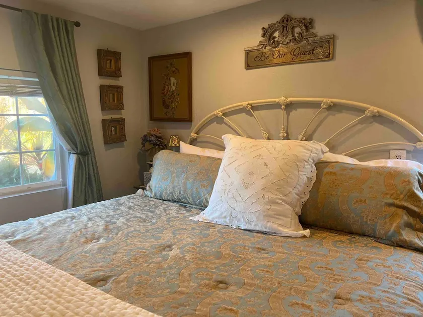 Cozy carriage house - Image 1