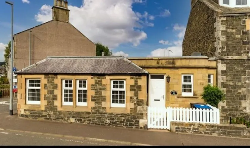 Crossways Cottage Quirky 2 bedroom cottage in Damdale, Central Peebles - Image 1