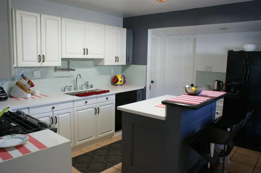 1 Bedroom 1 Master Bathroom House - Image 1
