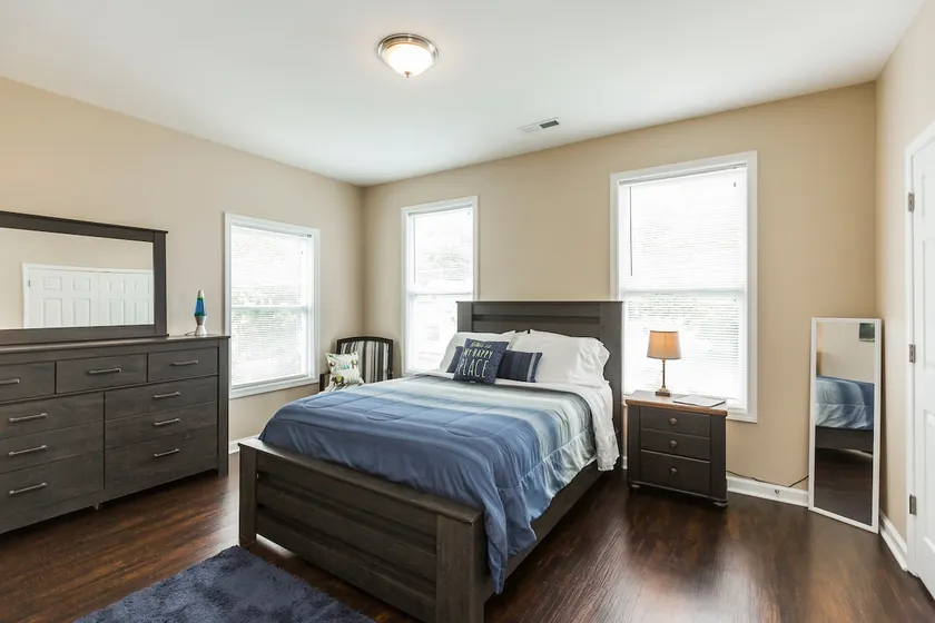 *One Bed Apartment|One Mile to Rupp Arena* - Image 1