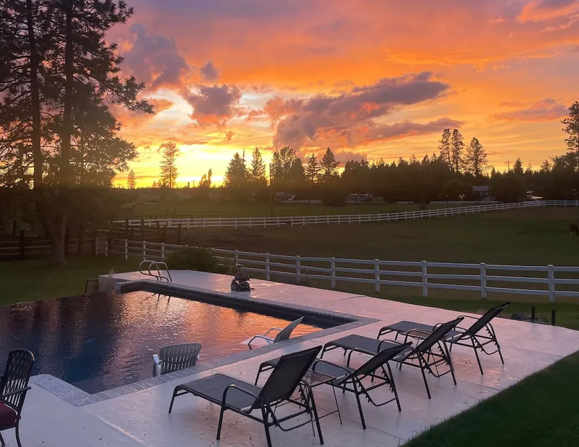 The Haven House 12 Acre Infinity Pool and Hot Tub - Image 1