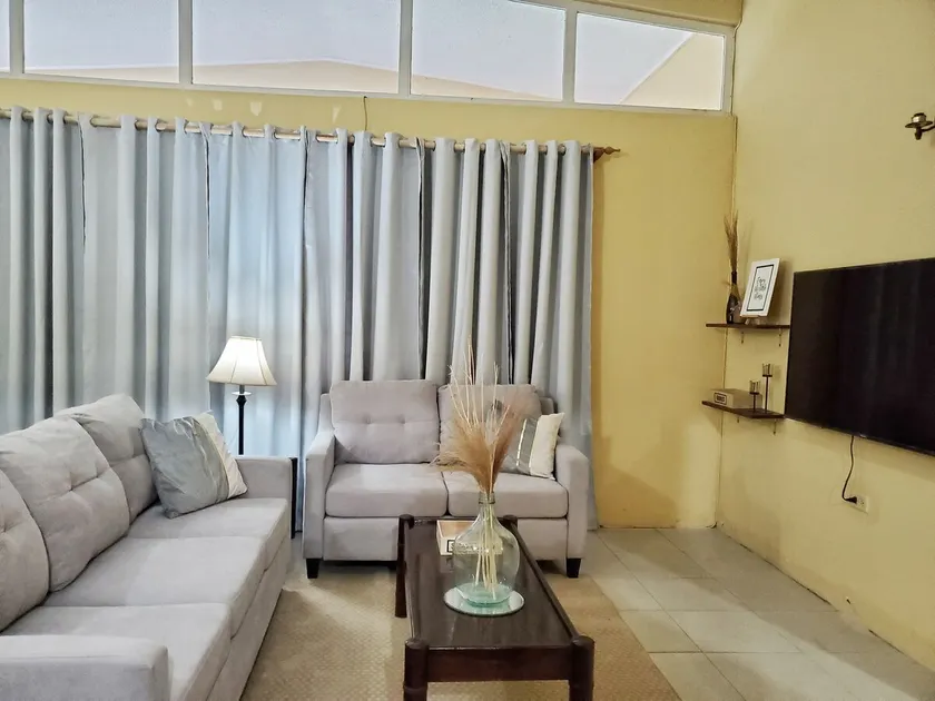 Hillview 3Br/2Ba near KFC Jerk & Supermarket - Image 1