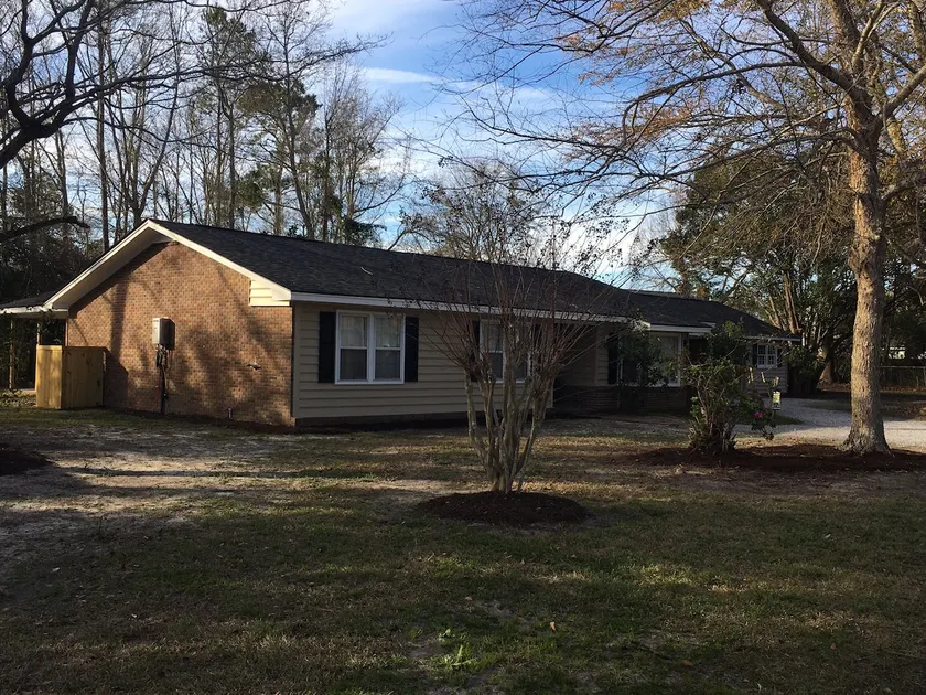 Your home away from home in Pinopolis - Image 1