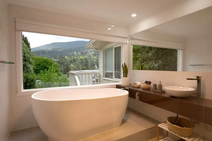 Top location. Walk to shops, river. Modern comfort - Image 1