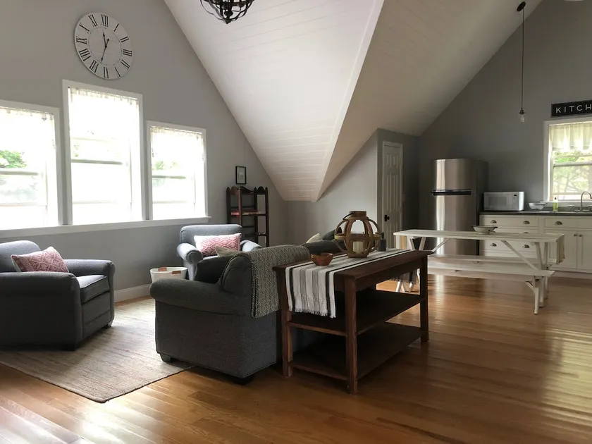 Two bedroom apartment - Image 1