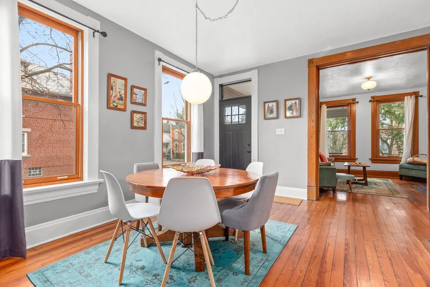 TRENDY 3 Bd in German/Merion Village - Image 1