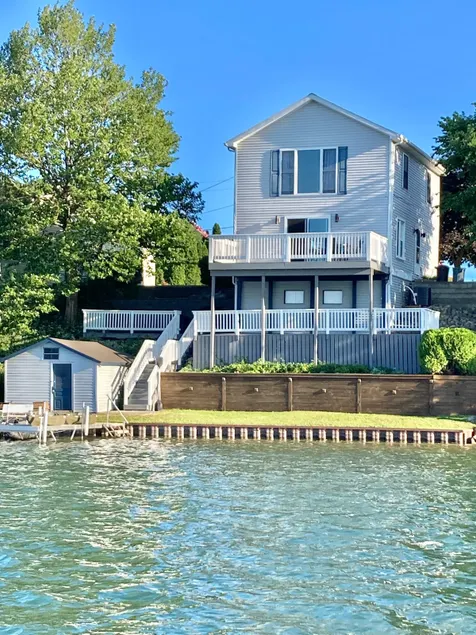 Lakeside Oasis: A Relaxing Lakefront Cottage! - Image 1