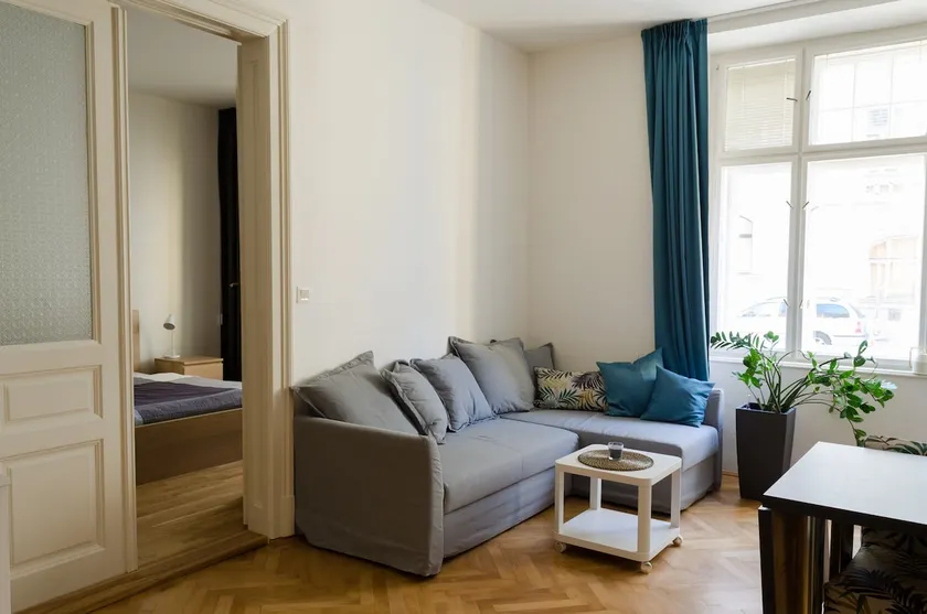 Spacious townhouse apartment - Image 1