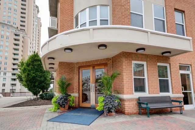 Stunning Harbor View Luxury Apartment - Image 1