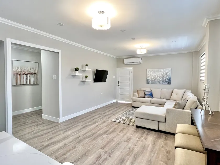 Luxury 2 bedroom condo modern, spacious, comfy - Image 1