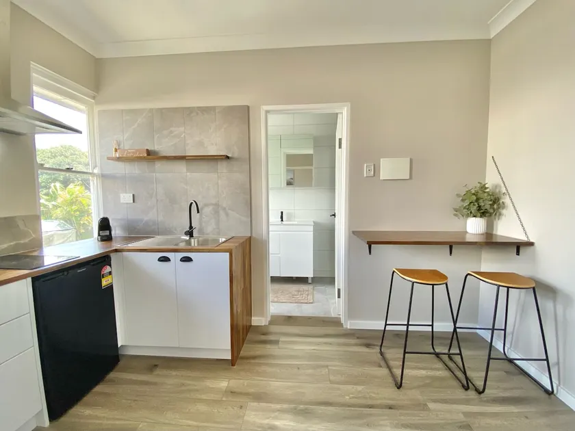 The Beach Side Micro Apartment With Free Parking - Image 1