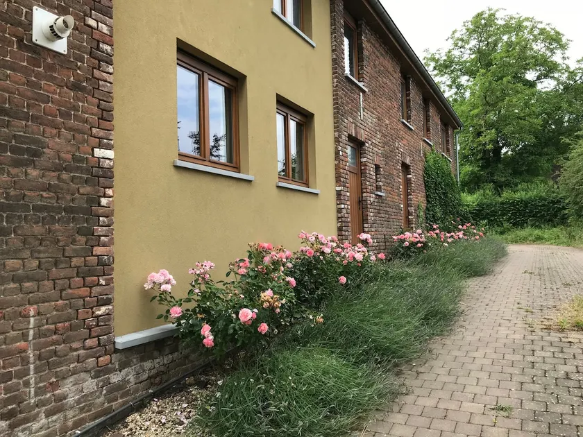 Newly restored duplex in courtyard farm - Image 1