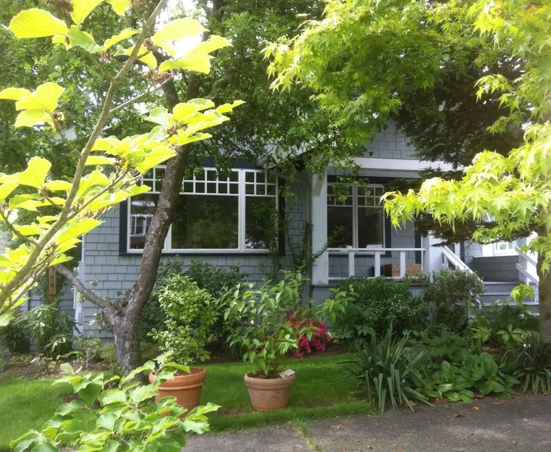 Walk to the U W: Private, Quiet, Garden Apartment - Image 1