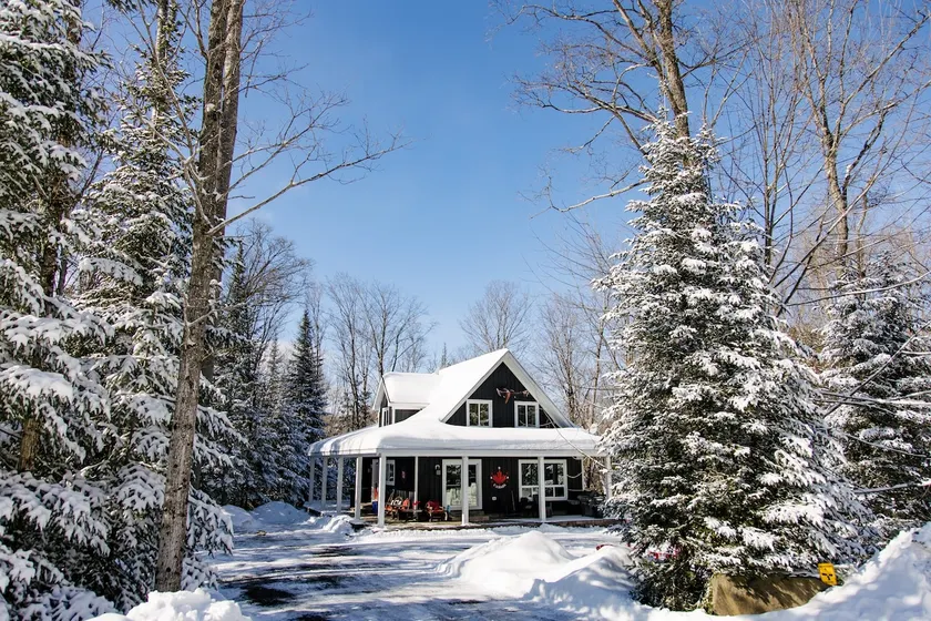 The Hidden Porch at Sir Sam's (hot tub & sauna) - Image 1