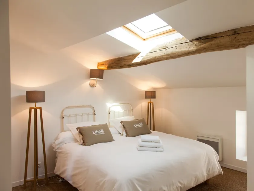 Spacious Charming cottage near amenities - Image 1