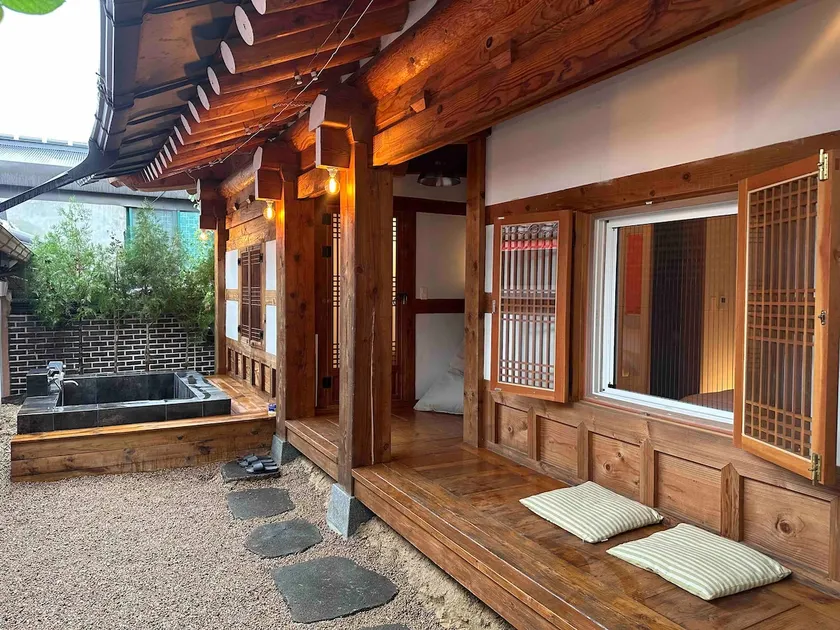 [Atboi] Entire house in Hanok Village, free jacuzzi, 2 rooms, 2 bathrooms - Image 1