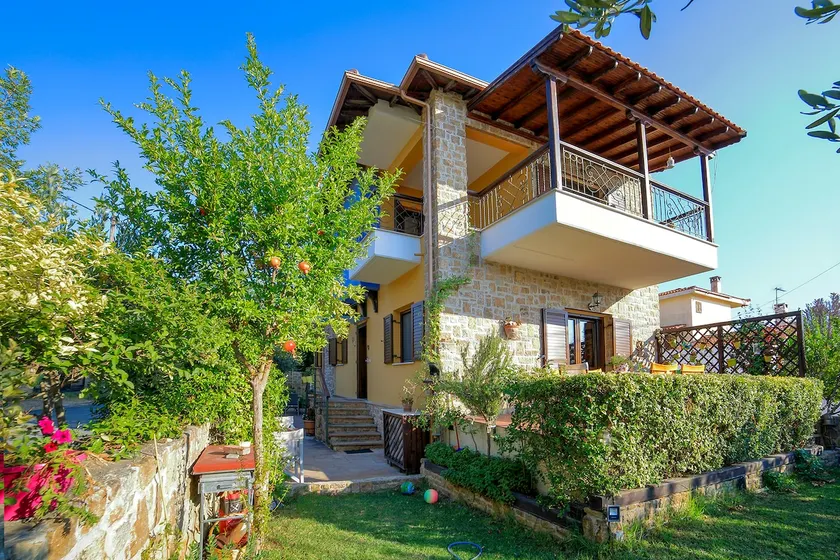 Distinctive Villa close to town centre and beach - Image 1