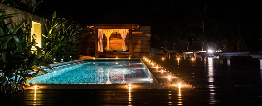 Beachside Apartment with Pool - Image 1