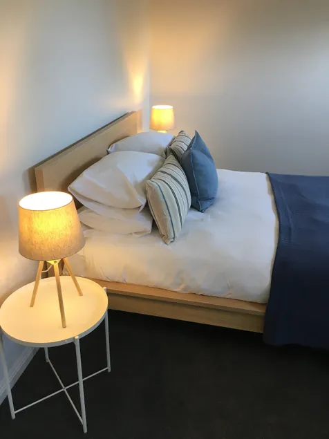 City Centre Studio - Warrnambool. Queen Bed - Image 1