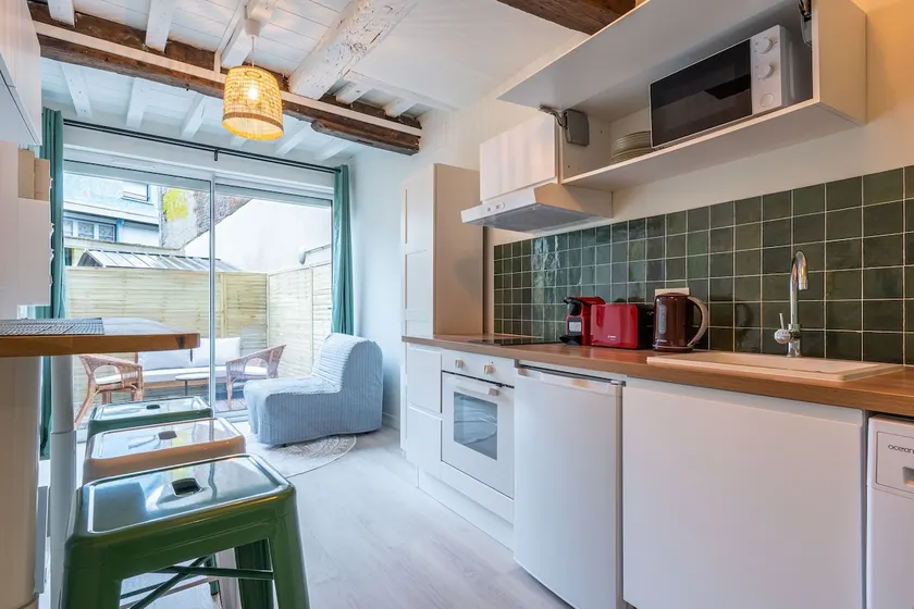 Cozy 20 m² studio in the city center with 8 m² terrace - Image 1