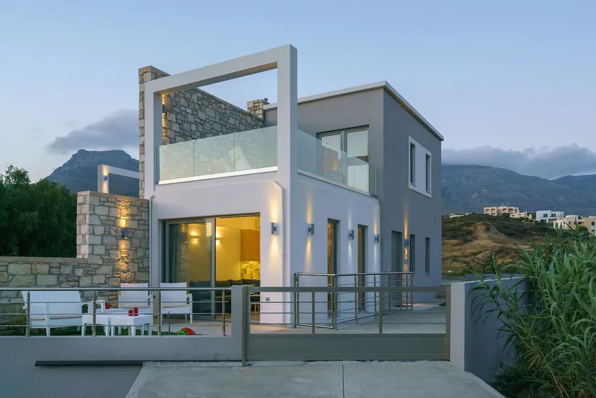 Beachfront Villa 30m to amenities and BBQ area - Image 1